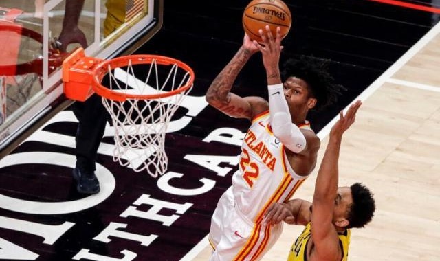 v体育-老鹰球迷调查：球队应该全力交易第三位球星吗？