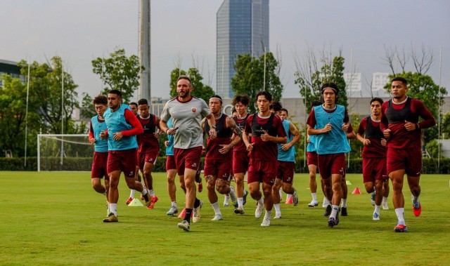 海港全队本周三重新集结备战，李昂、徐新因伤缺席合练